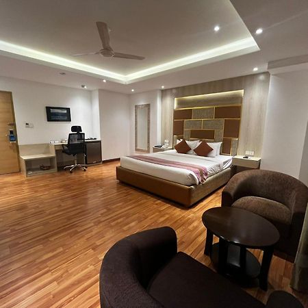 Royal Raj Hotel Раджшахи Экстерьер фото