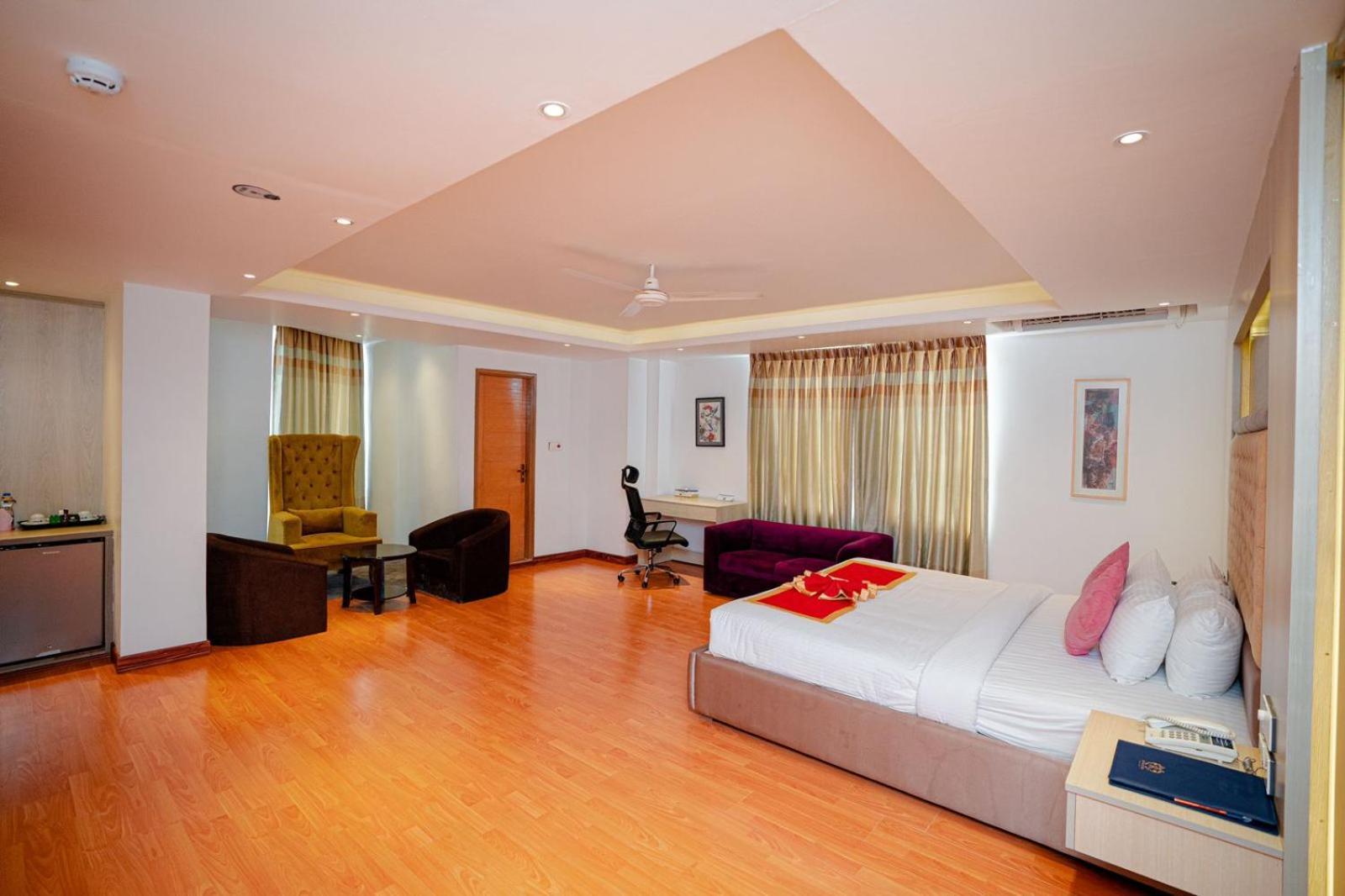 Royal Raj Hotel Раджшахи Экстерьер фото