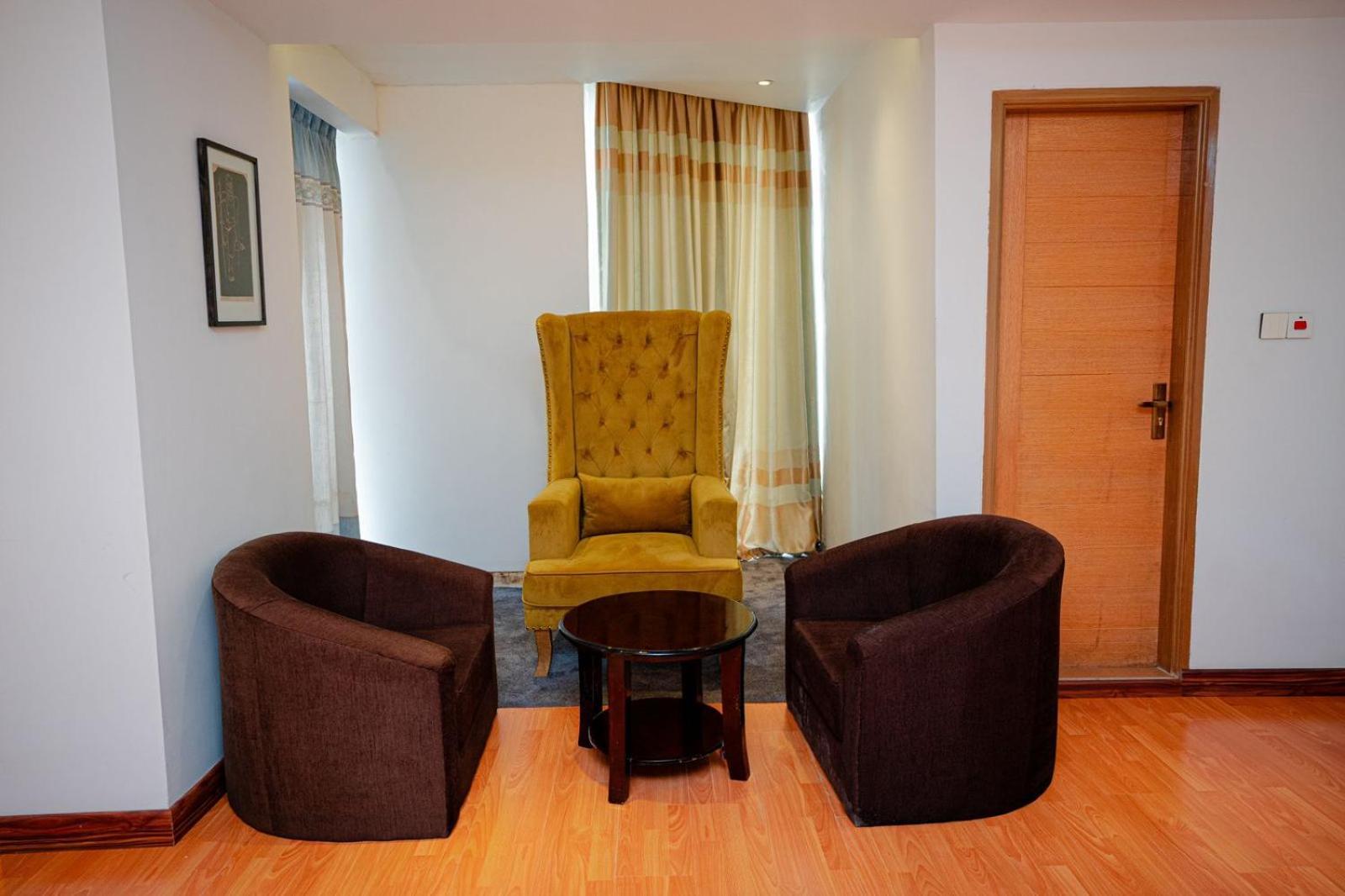 Royal Raj Hotel Раджшахи Экстерьер фото