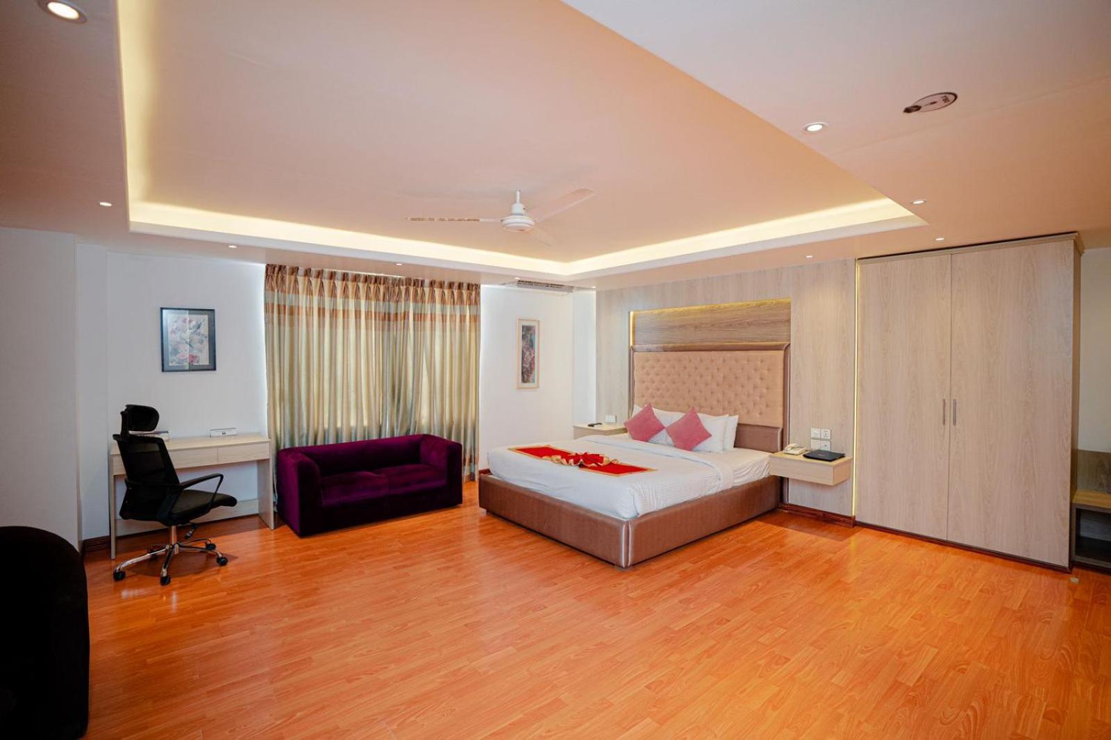 Royal Raj Hotel Раджшахи Экстерьер фото