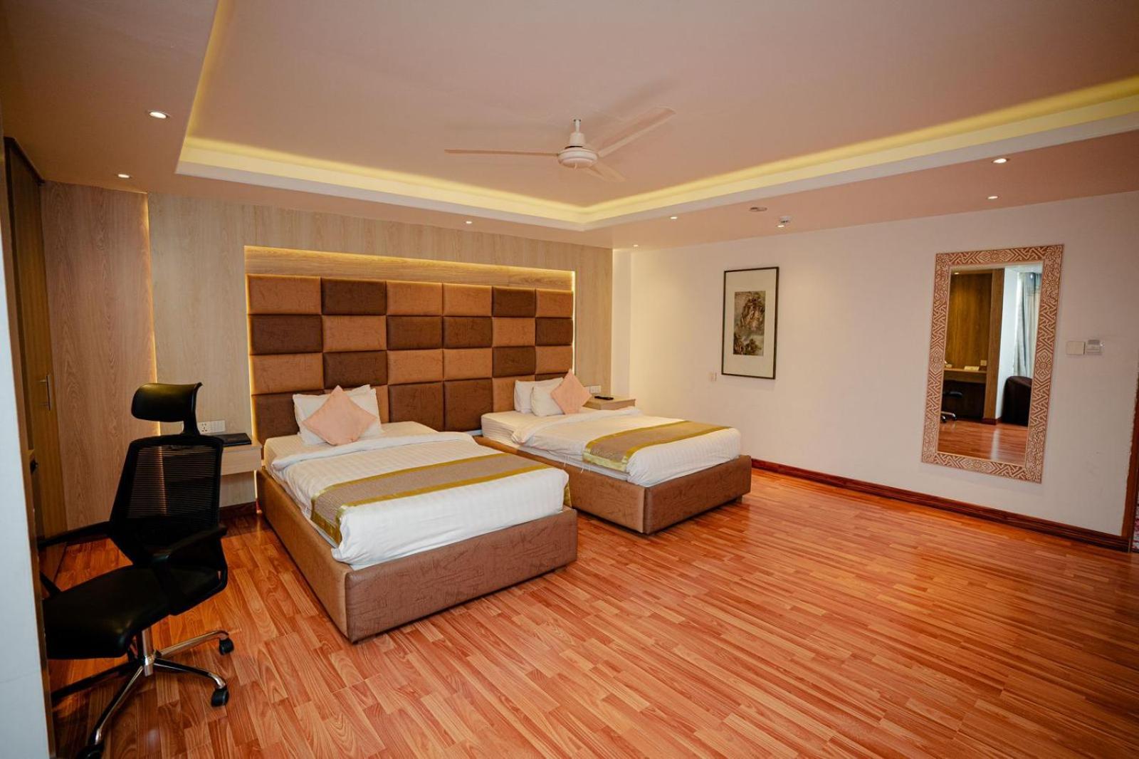 Royal Raj Hotel Раджшахи Экстерьер фото