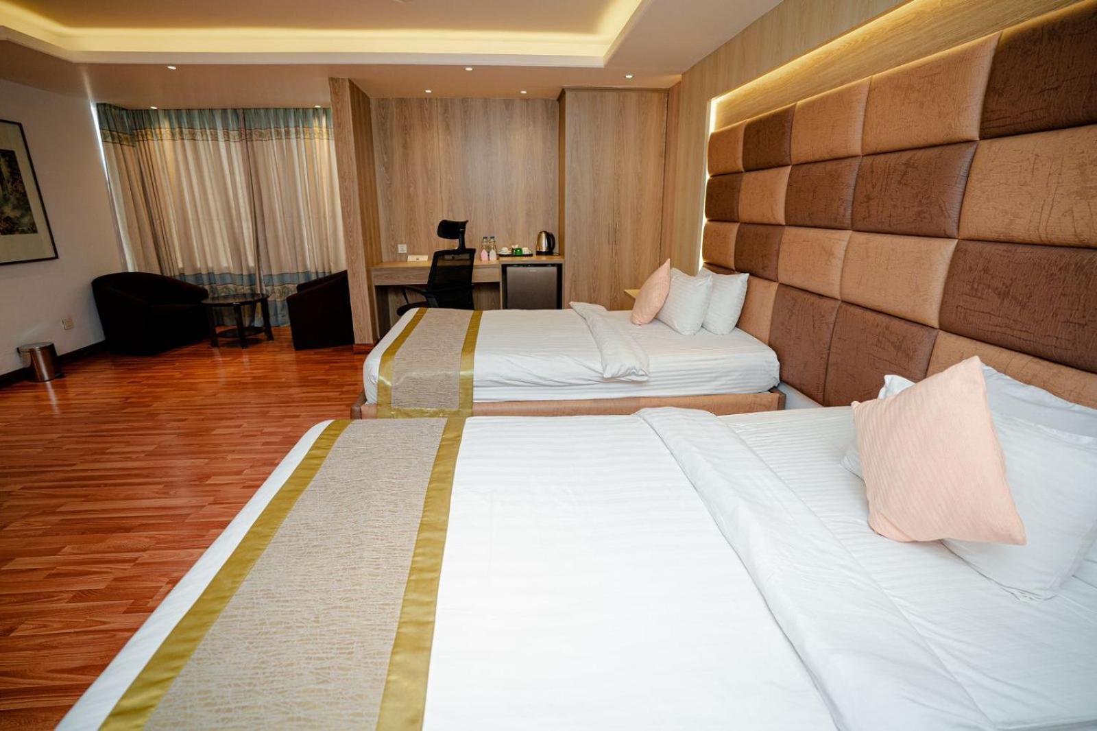 Royal Raj Hotel Раджшахи Экстерьер фото