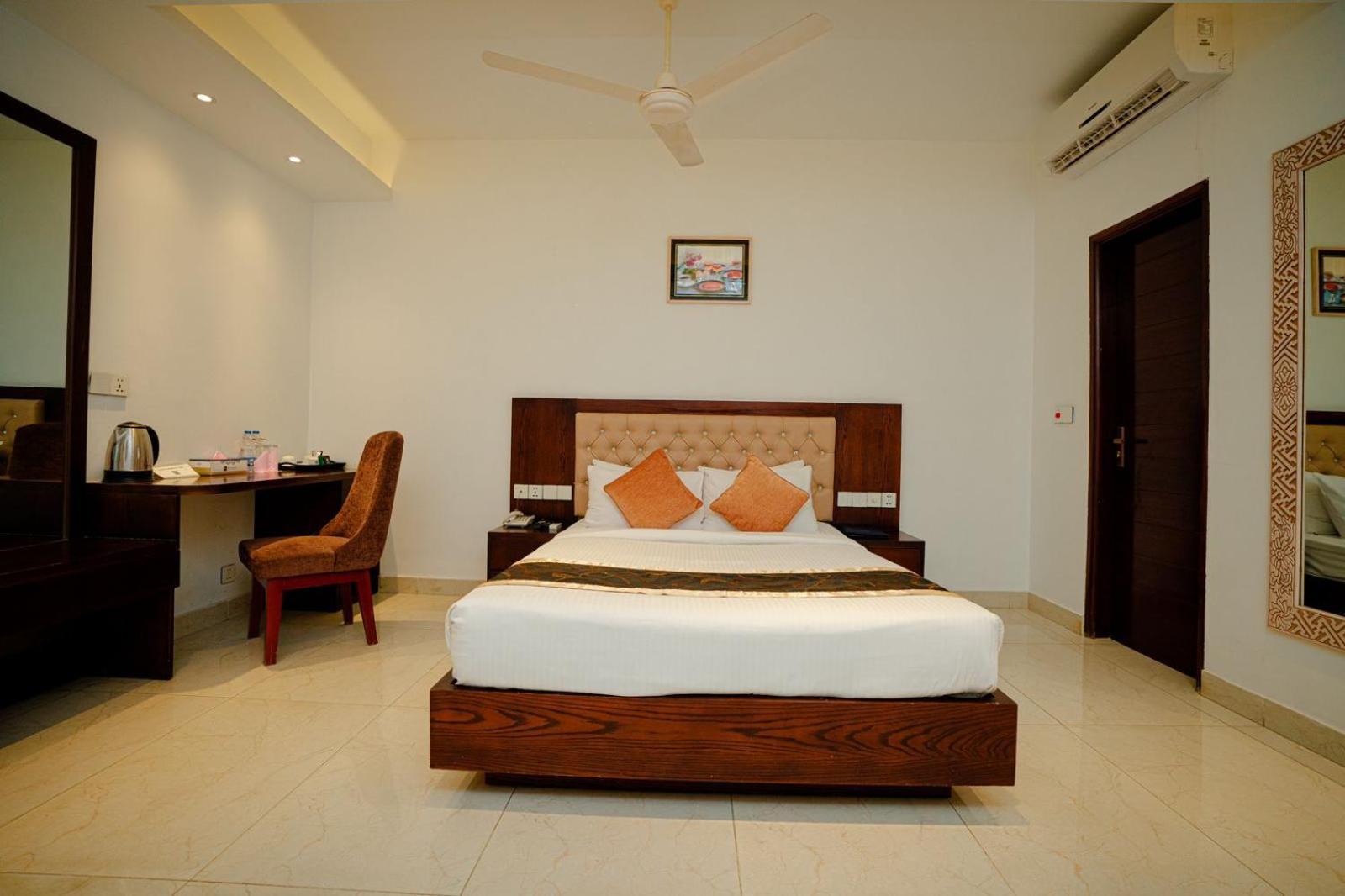 Royal Raj Hotel Раджшахи Экстерьер фото